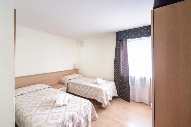 Hotel Ferrari Пінцоло Екстер'єр фото