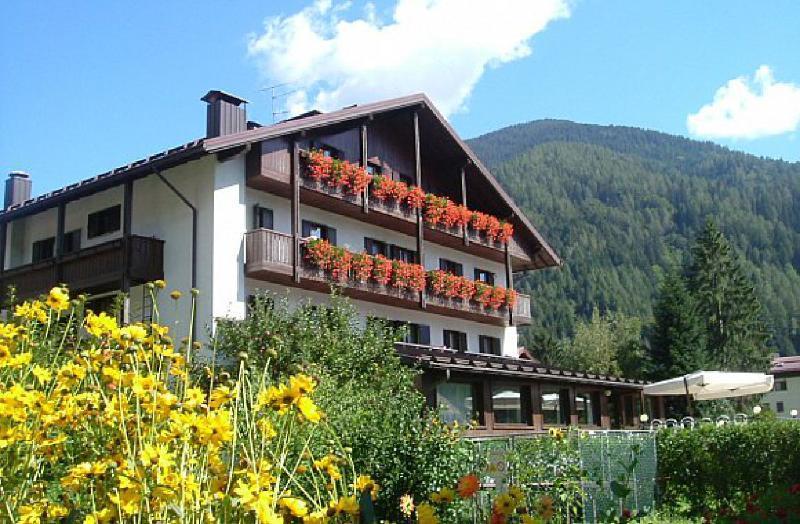 Hotel Ferrari Пінцоло Екстер'єр фото