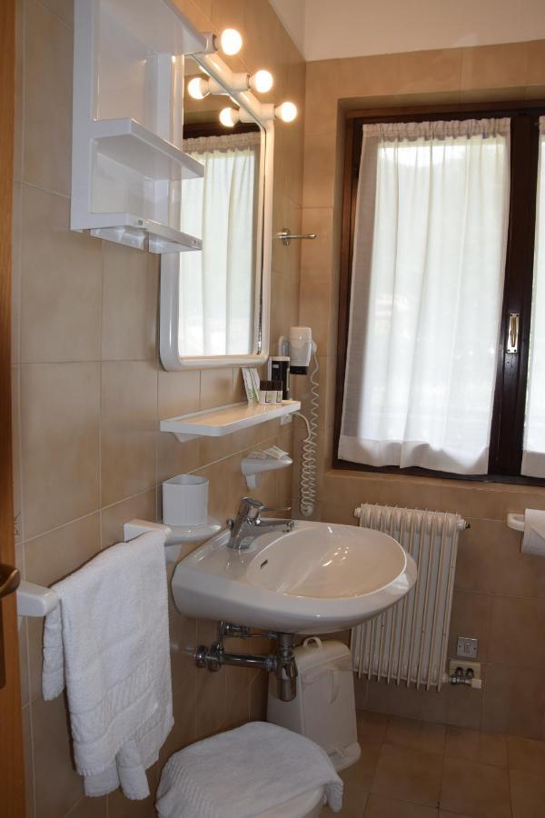 Hotel Ferrari Пінцоло Екстер'єр фото