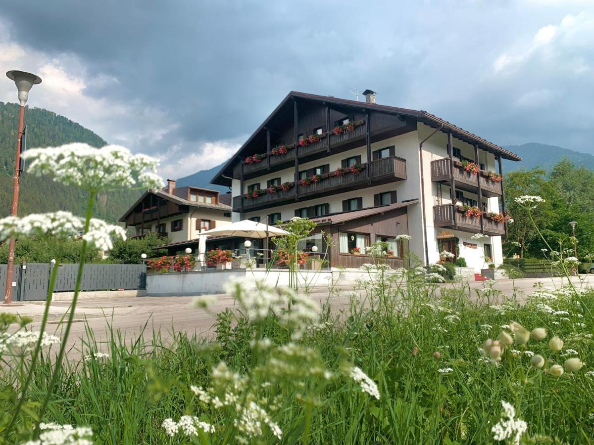 Hotel Ferrari Пінцоло Екстер'єр фото