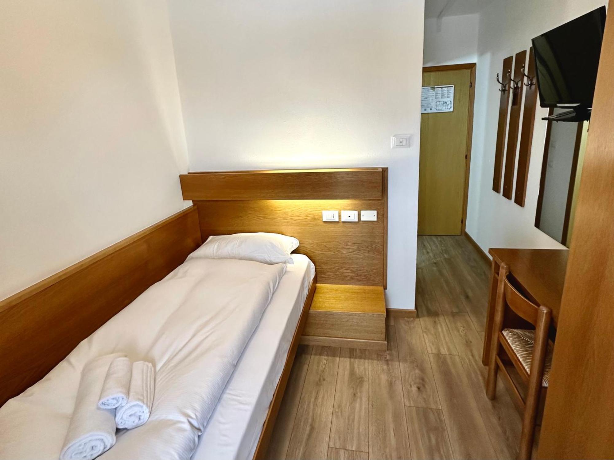 Hotel Ferrari Пінцоло Екстер'єр фото