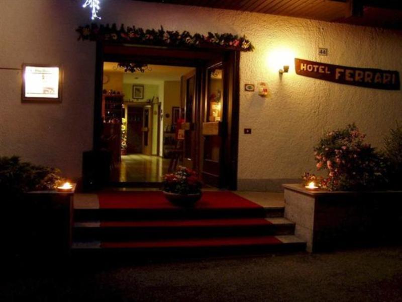 Hotel Ferrari Пінцоло Екстер'єр фото