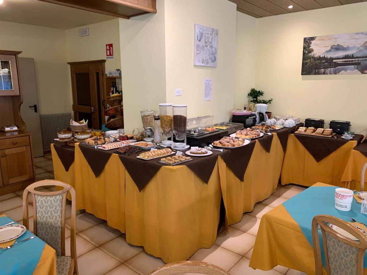 Hotel Ferrari Пінцоло Екстер'єр фото